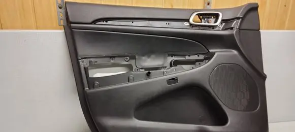 Jeep Grand Cherokee Front door card panel trim 11648389 1GS651X9AK