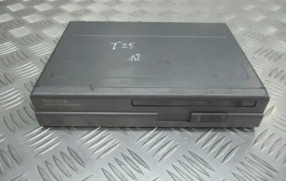 Toyota Avensis T250 Radio/GPS head unit trim 08662-00880