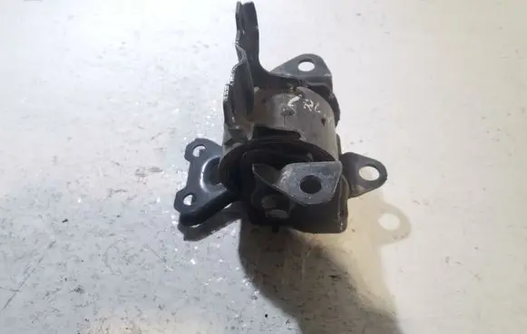 Dodge Caliber Engine mount bracket