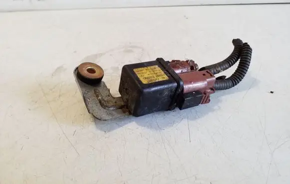 Nissan Pathfinder R51 Glow plug pre-heat relay 25237EB300