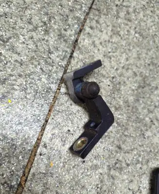 Volkswagen PASSAT B5 Front door upper hinge 