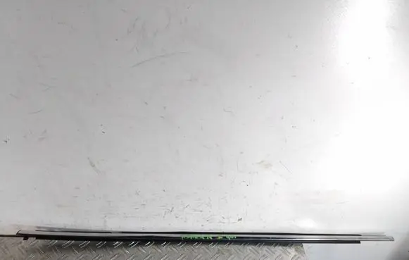 Toyota RAV 4 (XA40) Rear door glass trim molding