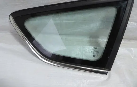 Ford Kuga II Rear side window