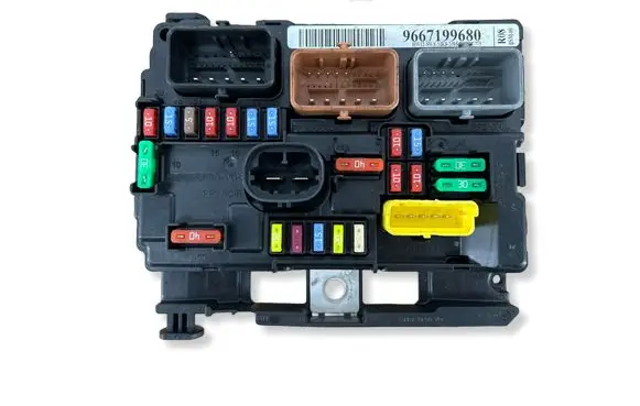 Citroen DS3 Fuse module 9667199680