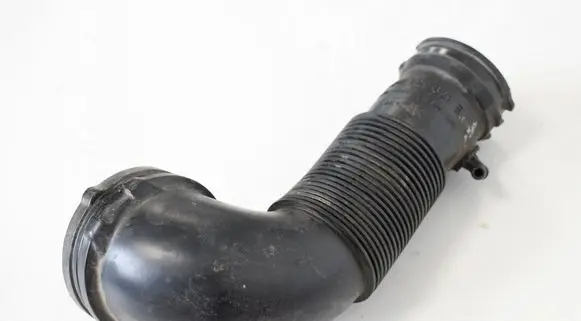 Mercedes-Benz C W204 Air intake hose/pipe 06L129629B