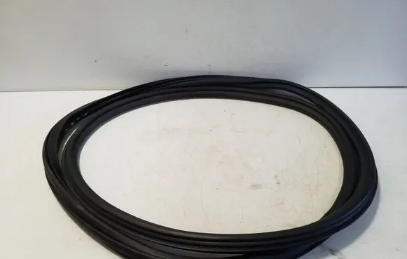 Audi Q3 8U Front door rubber seal 8U0831721