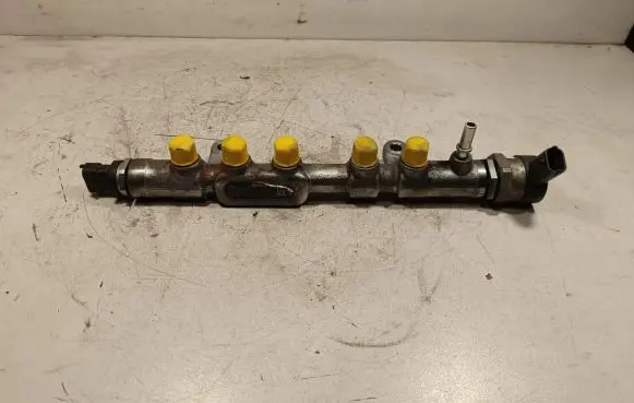 Jaguar XE Fuel main line pipe G4D39D280AA