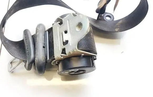 Rear seatbelt