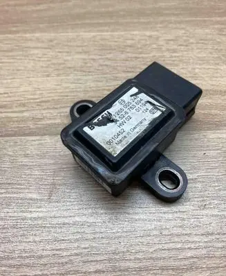 BMW 5 E39 ESP acceleration yaw rate sensor 6753694 0265005248
