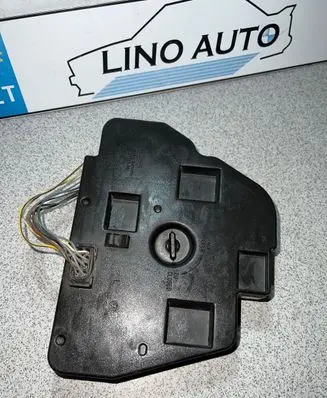 BMW 5 E39 Tail light bulb cover holder 8363565