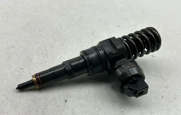 Audi A6 S6 C6 4F Fuel injector 038130073BQ