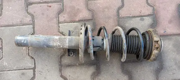Volkswagen Polo Front shock absorber/damper