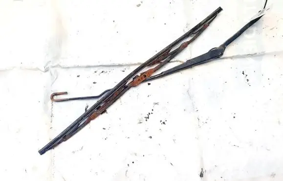 Volkswagen Transporter - Caravelle T4 Front wiper blade arm