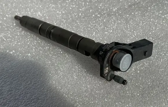 Audi A4 S4 B8 8K Fuel injector 03L130277 0445116 02985