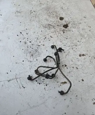 Volkswagen Golf III Fuel injector supply line/pipe 