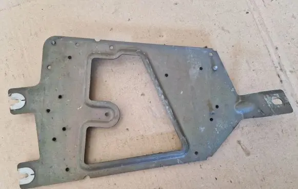 Volkswagen PASSAT B4 Engine control unit holder 357906329