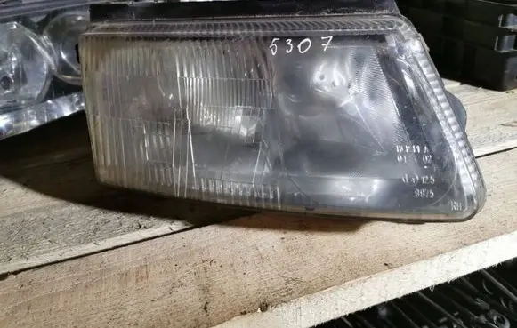 Volkswagen PASSAT B5 Headlight/headlamp 01423268