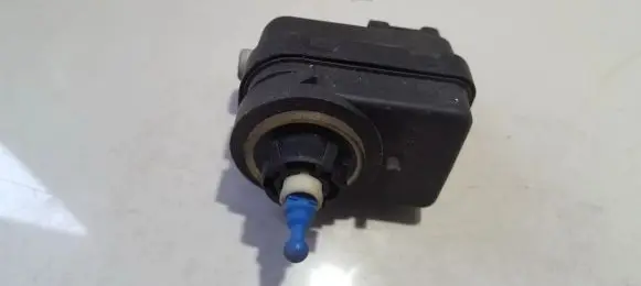 Renault Espace III Headlight level adjustment motor 7700415343