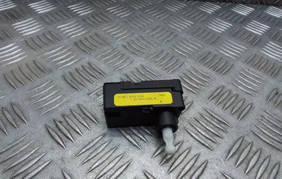 Volkswagen Touran I Headlight level adjustment motor 1J0941295A 0307853304