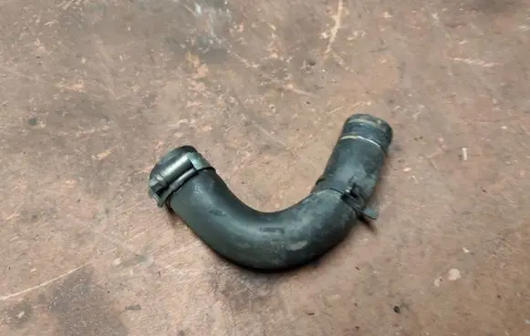 Jeep Cherokee III KJ Engine coolant pipe/hose