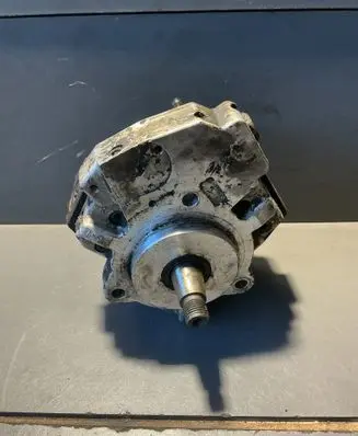 BMW 5 E60 E61 Fuel injection high pressure pump 7788678 802037 0445010073