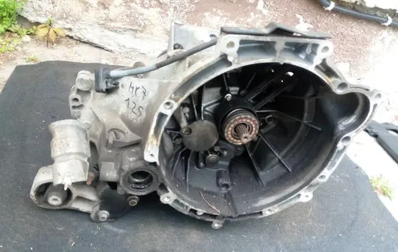 Ford Fiesta Manual 5 speed gearbox 8A6R7002CA NE70637