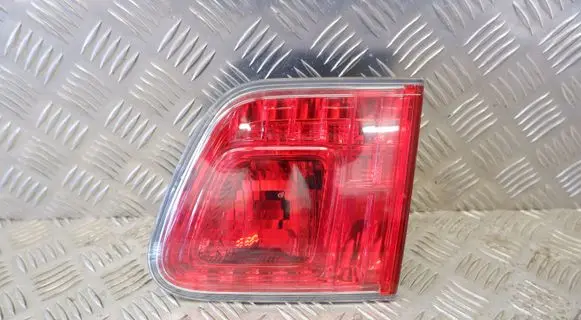 Toyota Avensis T270 Tailgate rear/tail lights 8158105120