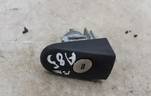 Ford Focus Front door lock (next to the handle) NOCODE