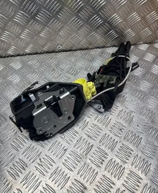 BMW X3 F25 Front door lock A053702 7202144