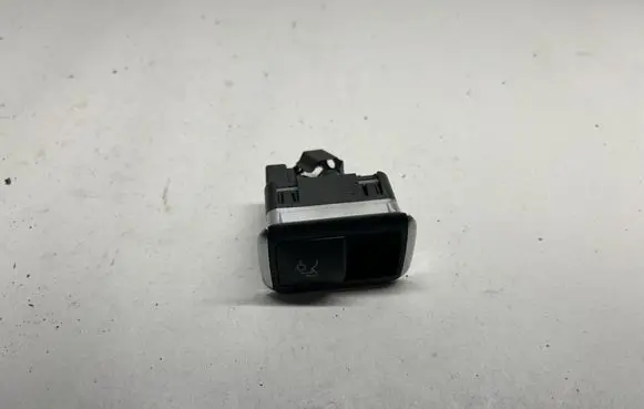 Mercedes-Benz CLS C218 X218 Tailgate/boot open switch button A2129059300