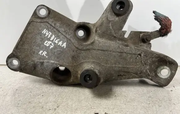 BMW 1 E81 E87 Engine mounting bracket 22116776529 24168110 121133