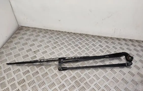 Toyota Verso-S Front wiper blade arm