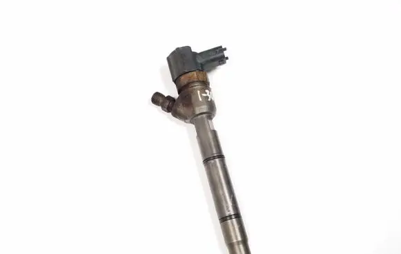 Hyundai i30 Fuel injector 338002A400
