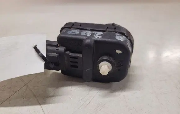 Nissan Almera N16 Headlight level adjustment motor