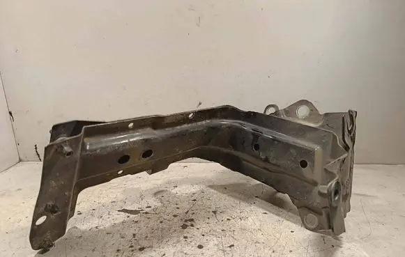 Audi Q7 4M Fender mounting bracket 4M0821137A 0515