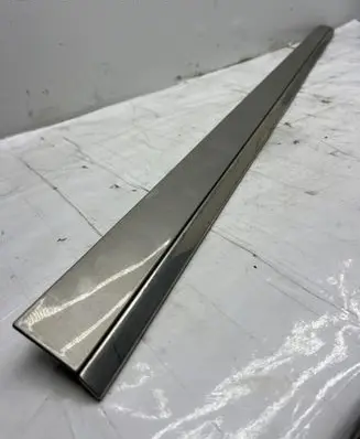Mercedes-Benz GL X164 Front door trim (molding) A1646905162