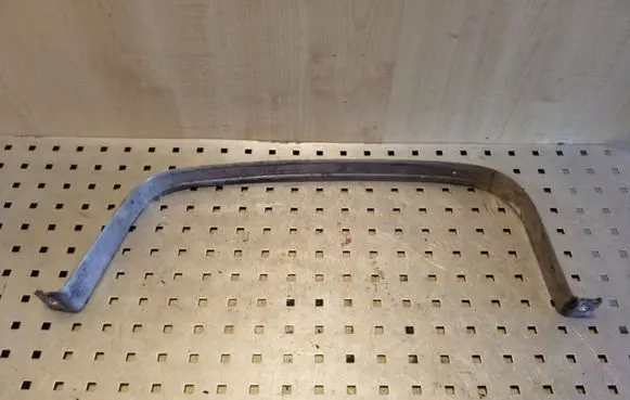 Fuel tank mounting bracket