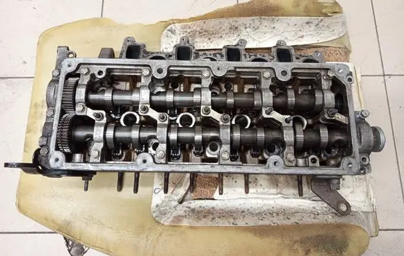 Volkswagen Tiguan Engine head 03L103373 20100818