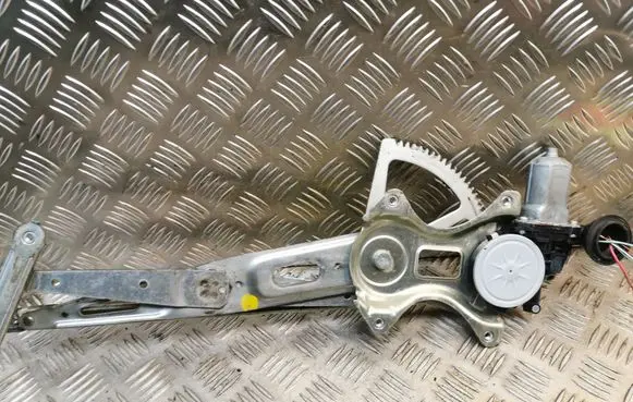 Lexus IS 220D-250-350 Front door electric window regulator 8572058010