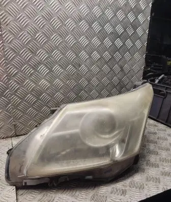 Toyota Avensis T270 Headlight/headlamp 8116605310