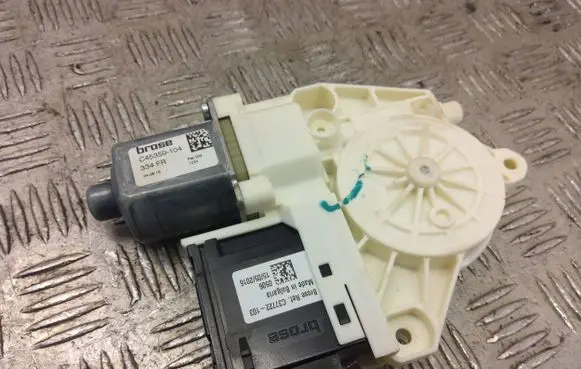 Fiat 500X Front door window regulator motor 0130822665