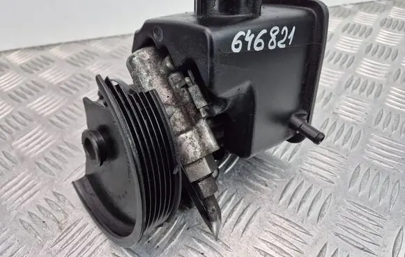 Mercedes-Benz E W211 Power steering pump A0044667001