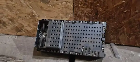 Volvo S60 Fuse module 08679899