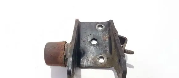 Toyota Avensis T250 Engine mounting bracket