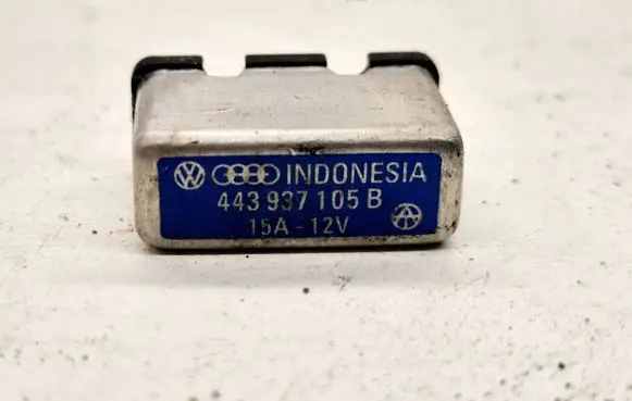 Volkswagen PASSAT B6 Other relay 443937105B