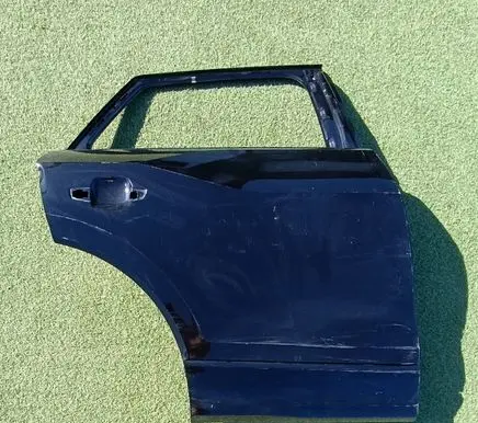 Audi Q2 - Rear door 