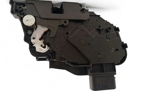 Volvo XC60 Rear door lock 240015103