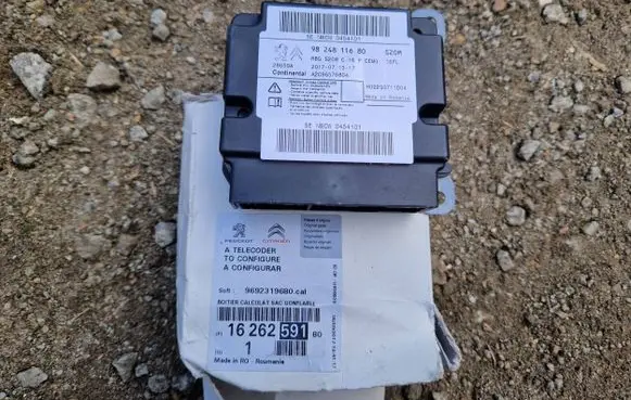 Peugeot 5008 Airbag control unit/module 9824811680