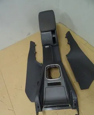 Volkswagen Golf V Center console