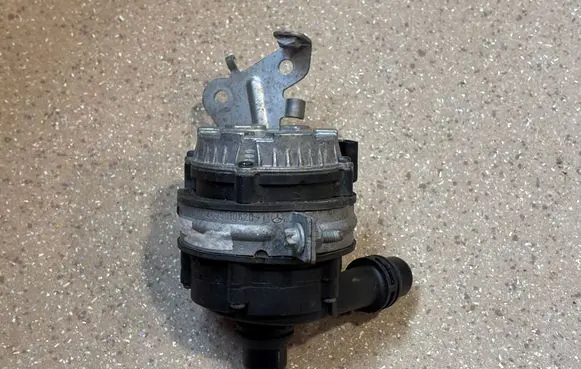Mercedes-Benz C W205 Electric auxiliary coolant/water pump A0005002686 A2055010620